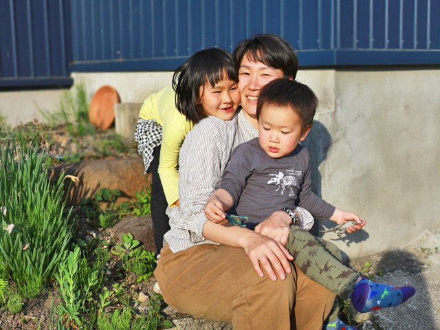 坪井由希子さんとお子さんたち