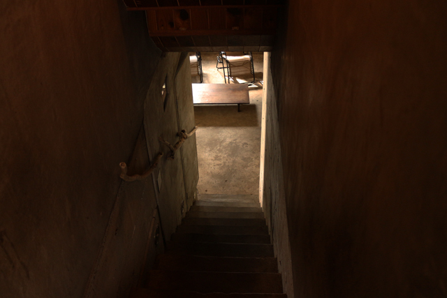 サウナへ降りる階段