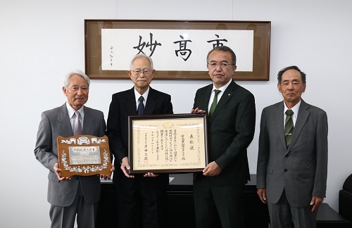 妙高里山保全クラブが内閣総理大臣表彰受賞を報告