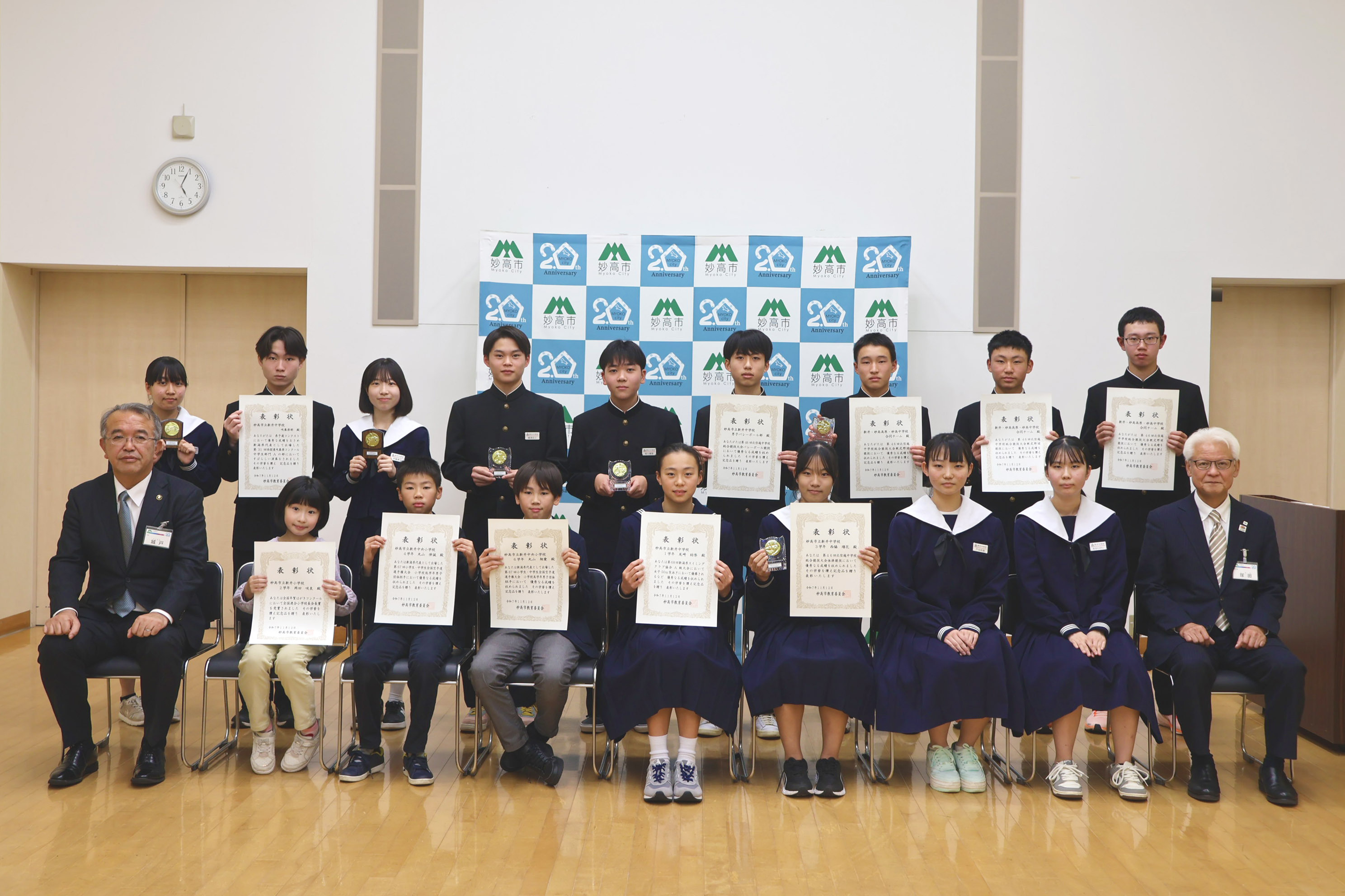 各種大会出場の市内の小中学生による市長表敬訪問