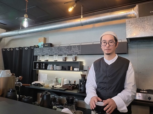 ソファー職人からコーヒー店主へ。自然豊かな妙高でスノーボードを楽しむ暮らし