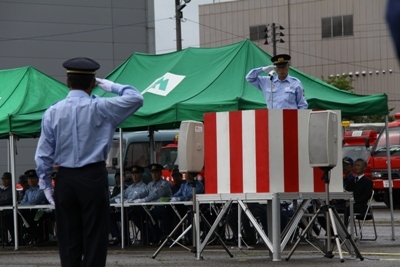 あいさつを行う入村市長