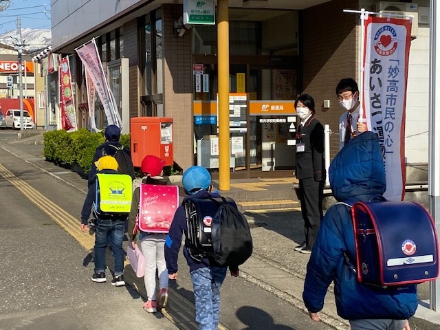 あいさつ運動の様子