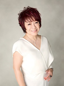 渡辺真知子 アー写-cleaned-cleaned.jpg